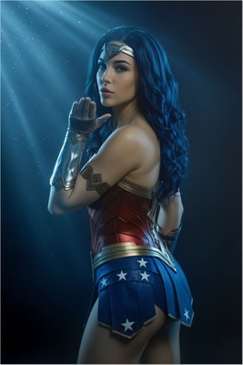 Wonder Woman Poster – DC Wall Art Print, Warrior Heroine Decor mug